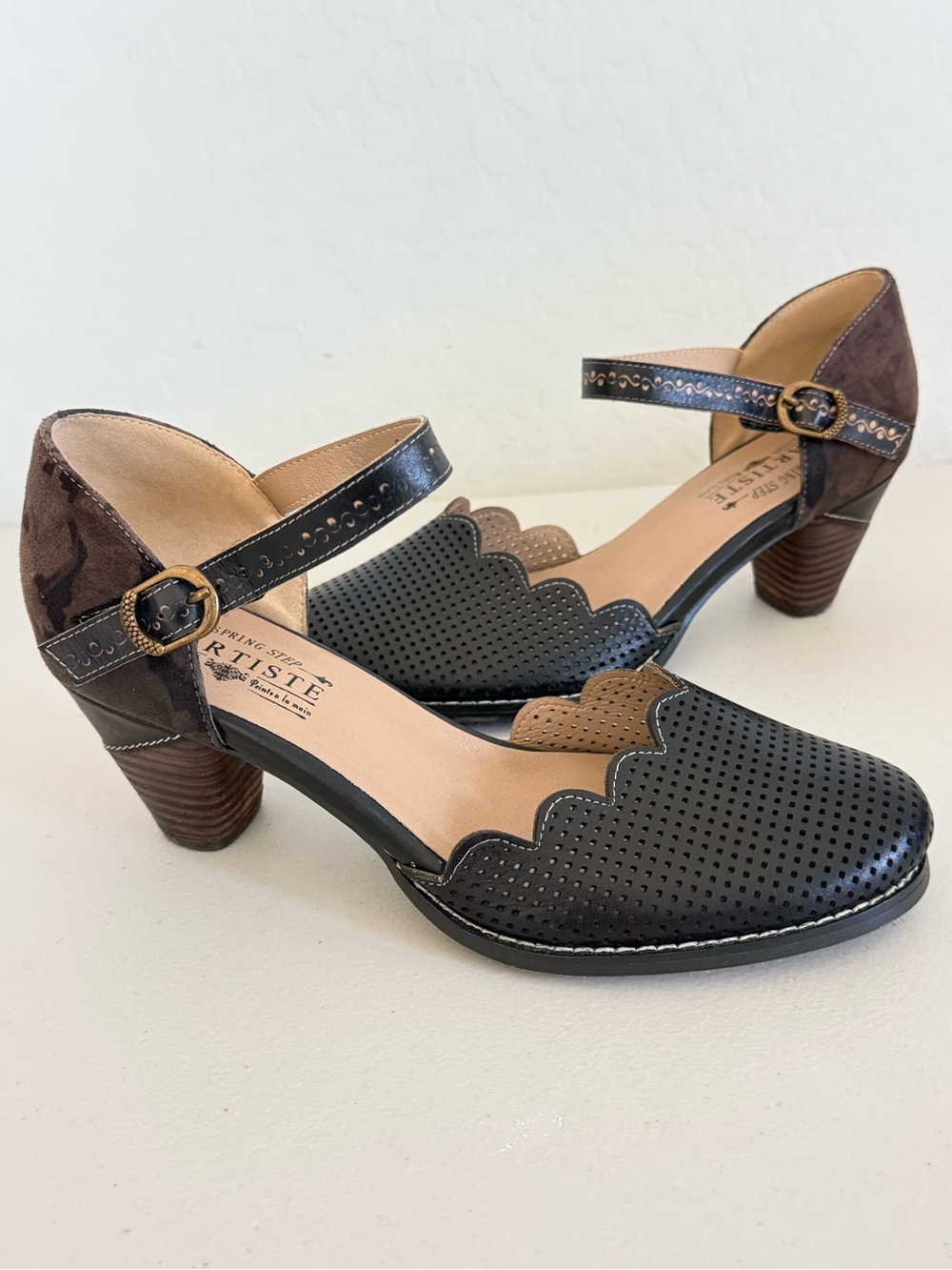 L'Artiste by Spring Step Parchelle Hand Painted Black Maryjane pump Sz EU40 US9